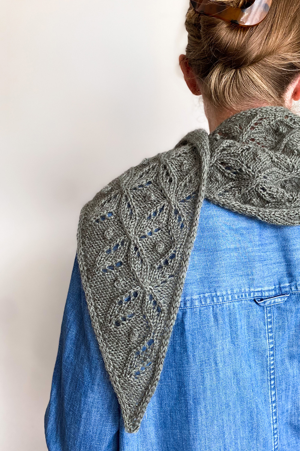Daisy-chain Burrow beanie sloe and natural